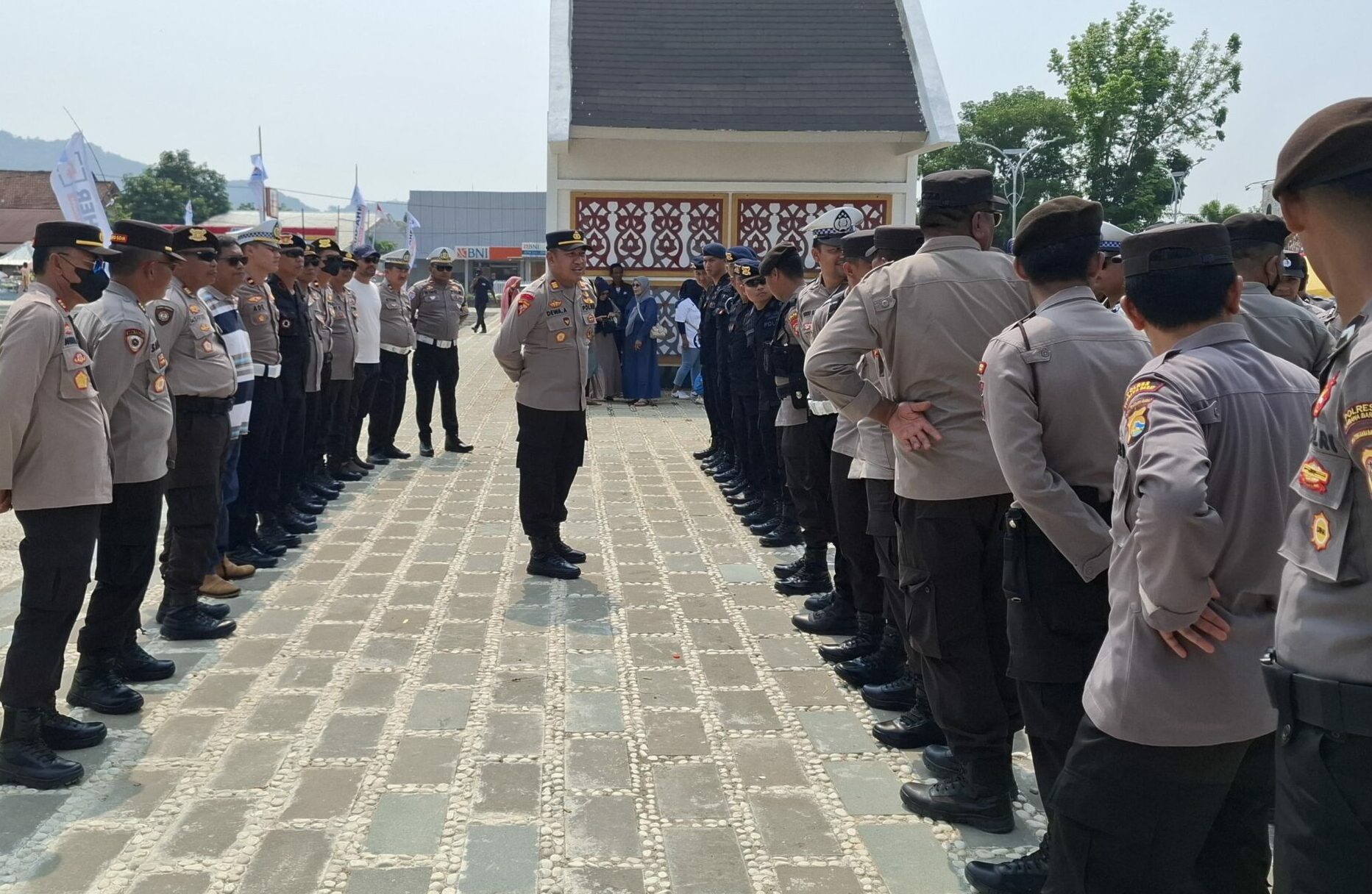 Polres Sumbawa Barat amankan kampanye akbar paslon di Alun-Alun Taliwang