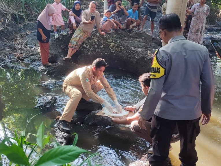 Polisi selidiki penemuan mayat bayi di sungai Praya Tengah