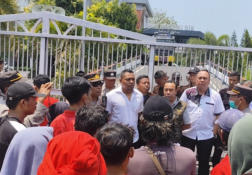 Demo mahasiswa NTB, tuntut DPRD tegas dalam pengawasan pertambangan