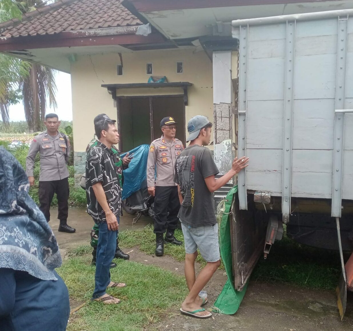 Polres Lombok Utara kawal pergeseran surat suara dari PPK ke gudang logistik KPU