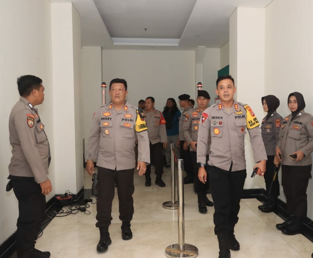 Ratusan personel Polres Lombok Tengah kawal ketat pleno Pilkada Serentak 2024