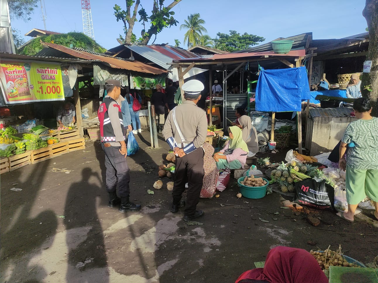 Polsek Tanjung Laksanakan Strong Point untuk Jaga Kamseltibcarlantas di Kawasan Pasar