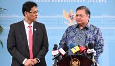Menteri Keuangan Purbaya dan Menteri Koordinator Bidang Perekonomian Airlangga Hartarto