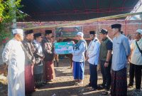 Pemkot Mataram menyerahkan sapi kurban Presiden Prabowo ke warga Bebidas. (humas pemkot mataram)