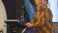 Gubernur NTB Lalu Muhammad Iqbal. (humas pemprov ntb)