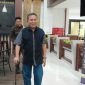 Eks Bupati Lombok Barat Zaini Arony saat usai menjalani pemeriksaan di Kejati NTB.