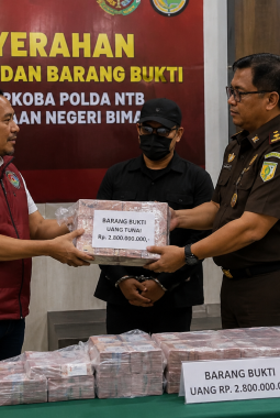 Uang Rp 2,8 Miliar Jadi Barang Bukti Kasus Eks Kapolres Bima Kota