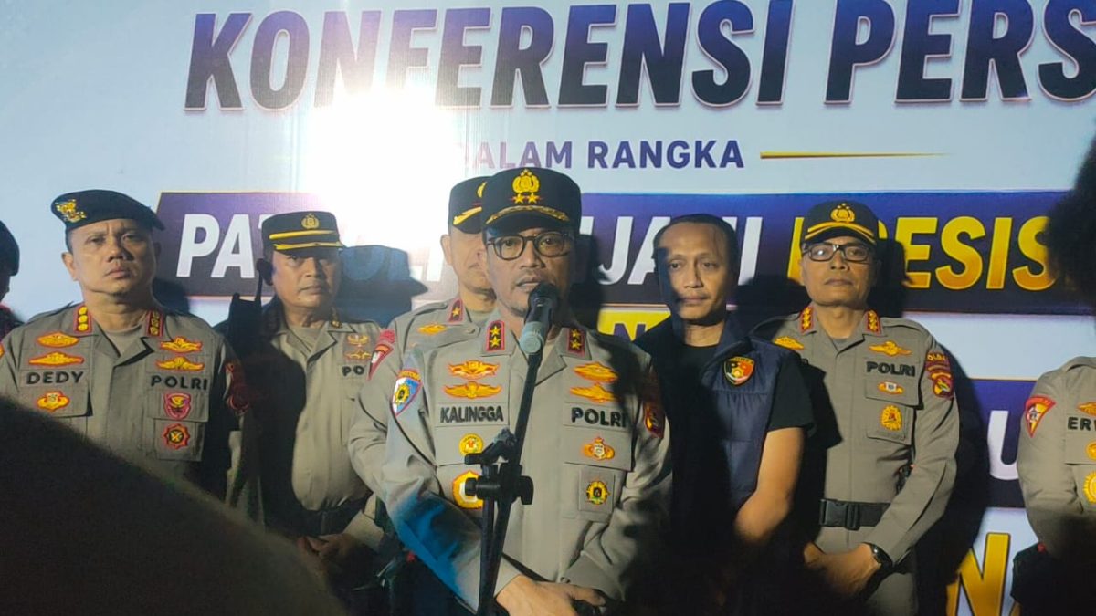 Irjen Kalingga Rendra Raharja memberikan keterangan pers usai apel Patroli Rinjani Presisi. (humas polda ntb)