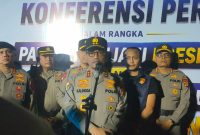 Irjen Kalingga Rendra Raharja memberikan keterangan pers usai apel Patroli Rinjani Presisi. (humas polda ntb)
