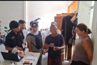 WN Australia ditangkap karena menyelundupkan vape berekstrasi ganja.