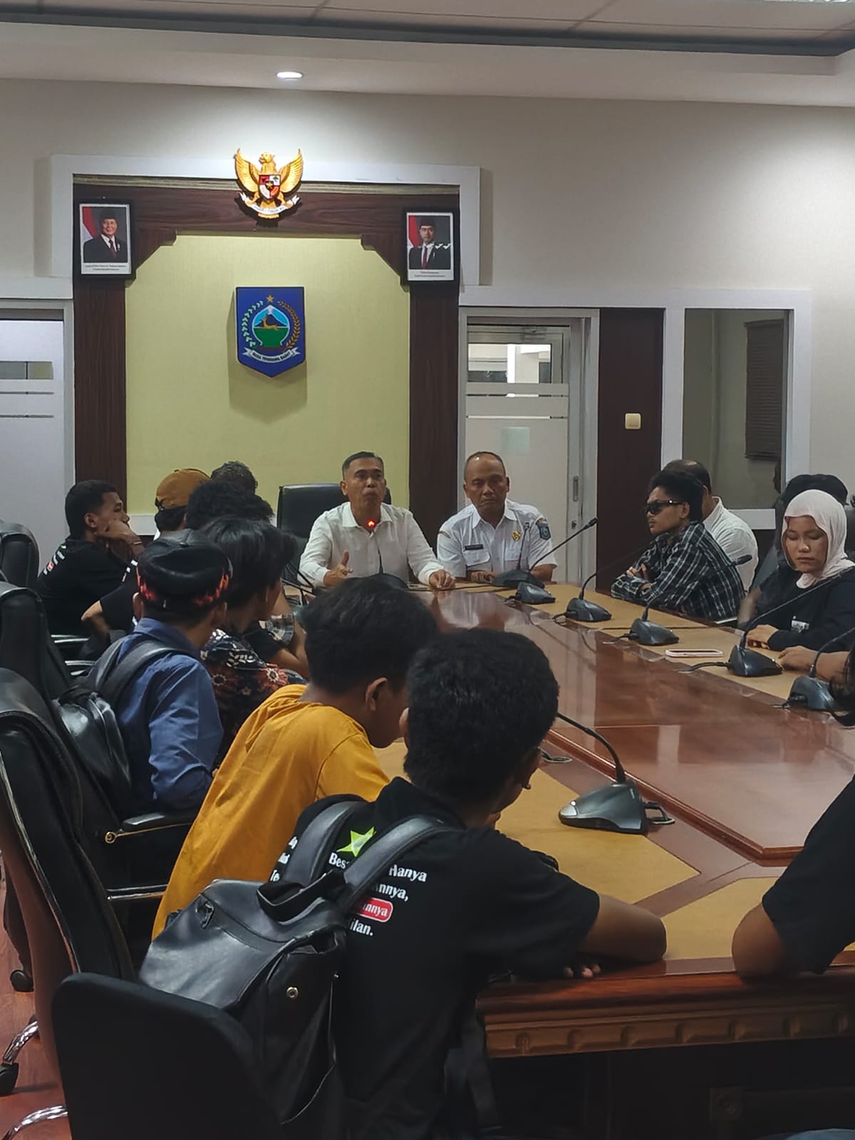 Mahasiswa mendesak perbaikan Jalan Bajo-Sampungu