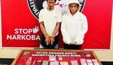 Satresnarkoba Polres Bima menangkap terduga pelaku pengedar sabu. 