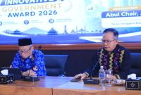Sekda NTB Abul Chair (kiri) bersama Kepala Brida NTB I Gde Putu Aryadi. (BRIDA NTB)