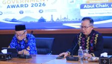 Sekda NTB Abul Chair (kiri) bersama Kepala Brida NTB I Gde Putu Aryadi. (BRIDA NTB)