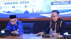 Sekda NTB Abul Chair (kiri) bersama Kepala Brida NTB I Gde Putu Aryadi. (BRIDA NTB)