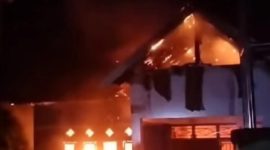 Kantor Desa Sampungu terbakar.