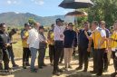 Gubernur NTB Lalu Muhamad Iqbal bersama Menteri PU Dody Hanggodo saat meninjau lahan sekolah rakyat di Bima. (humas pemprov ntb)