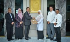 Gubernur Iqbal Serahkan Radiogram, Wabup Nurul Adha Jalankan Tugas Bupati Lobar