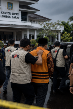KPK OTT Bupati Lombok Barat Lalu Ahmad Zaini, Diduga Terkait Fee Proyek