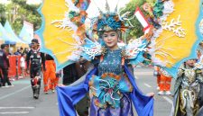 Penampilan kontingen Lombok Tengah di Jember Fashion Carnaval 2026.