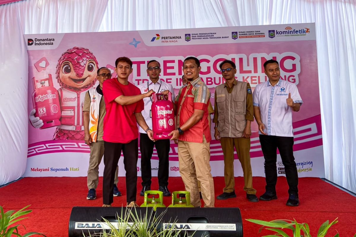 Penukaran gas subsidi ke bright gas dalam Program Trenggiling yang digagas Pertamina.