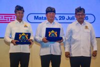 Ketua Umum KADIN Indonesia Anindya Novyan Bakrie bersama Gubernur NTB Lalu Muhamad Iqbal.