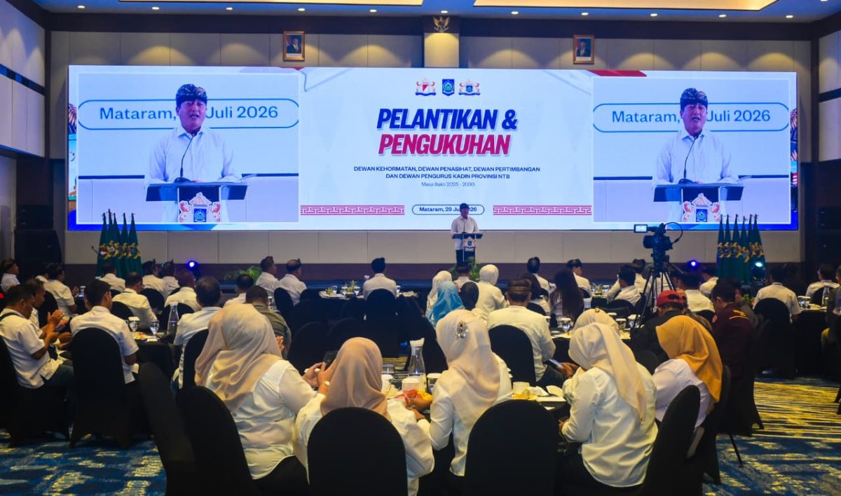 Pelantikan pengurus KADIN NTB periode 2025-2030.