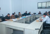 Rapat Pemprov NTB dan Komisi I DPRD NTB membahas pencegahan pinjaman online ilegal dan judi online