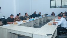 Rapat Pemprov NTB dan Komisi I DPRD NTB membahas pencegahan pinjaman online ilegal dan judi online