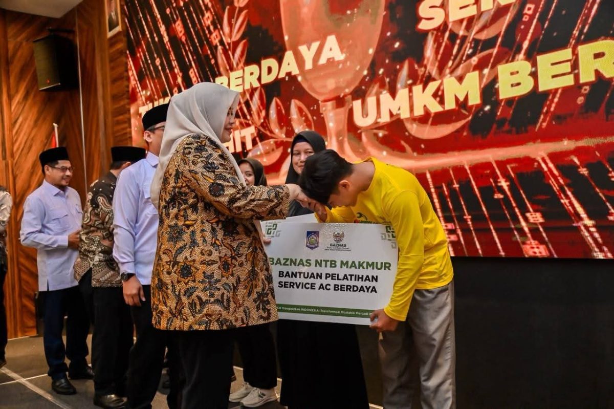Pelaku usaha penerima zakat produktif menjalankan usaha dengan pendampingan Baznas NTB