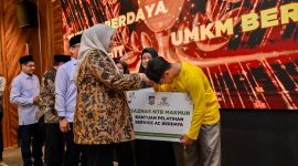 Pelaku usaha penerima zakat produktif menjalankan usaha dengan pendampingan Baznas NTB
