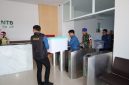 Boks berisikan dokumen yang diangkut jaksa penyidik Kejati NTB dari gedung Bank NTB Syariah.