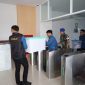 Boks berisikan dokumen yang diangkut jaksa penyidik Kejati NTB dari gedung Bank NTB Syariah.