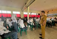 Sosialisasi bahaya judol dari Diskominfotik Lombok Tengah kepada pelajar.