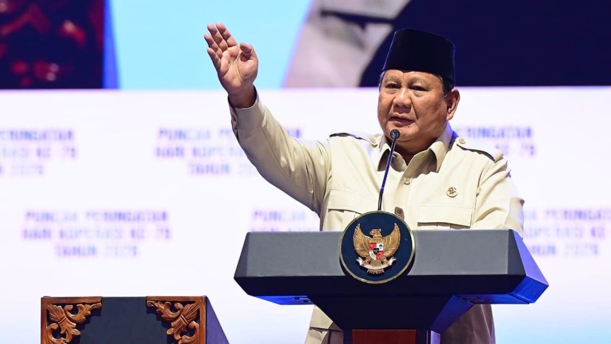 Presiden Prabowo Subianto menyampaikan pidatonya pada Puncak Peringatan Hari Koperasi ke-79 Tahun 2026 yang digelar di Indonesia Arena, Jakarta, pada Minggu, 12 Juli 2026. Foto: BPMI Setpres