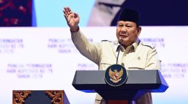 Presiden Prabowo Subianto menyampaikan pidatonya pada Puncak Peringatan Hari Koperasi ke-79 Tahun 2026 yang digelar di Indonesia Arena, Jakarta, pada Minggu, 12 Juli 2026. Foto: BPMI Setpres