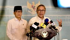 Menteri Koordinator (Menko) Bidang Pangan Zulkifli Hasan saat memberikan keterangan pers kepada awak media usai melaksanakan rapat terbatas bersama Presiden Prabowo, pada Rabu, 15 Juli 2026, di Kompleks Istana Kepresidenan Jakarta. Foto: BPMI Setpres/Rusman