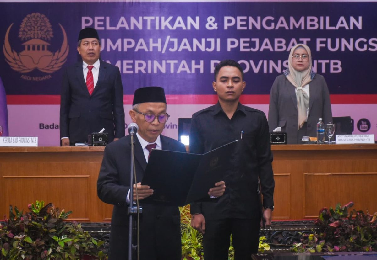 Sekda Abul Chair melantik pejabat fungsional Pemprov NTB.