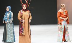 Wagub NTB Peragakan Tenun Renda Muna Pa’a dan Pringgasela di IFW 2026