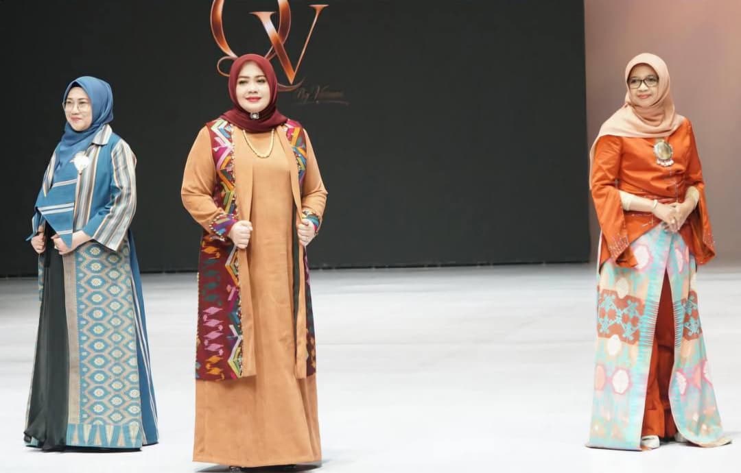 Wagub NTB tampil di BTN Indonesia Fashion Week 2026.