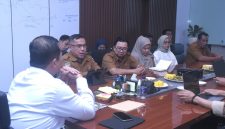 Gubernur Iqbal berdiskusi dengan Tim Ahli Cagar Budaya NTB.