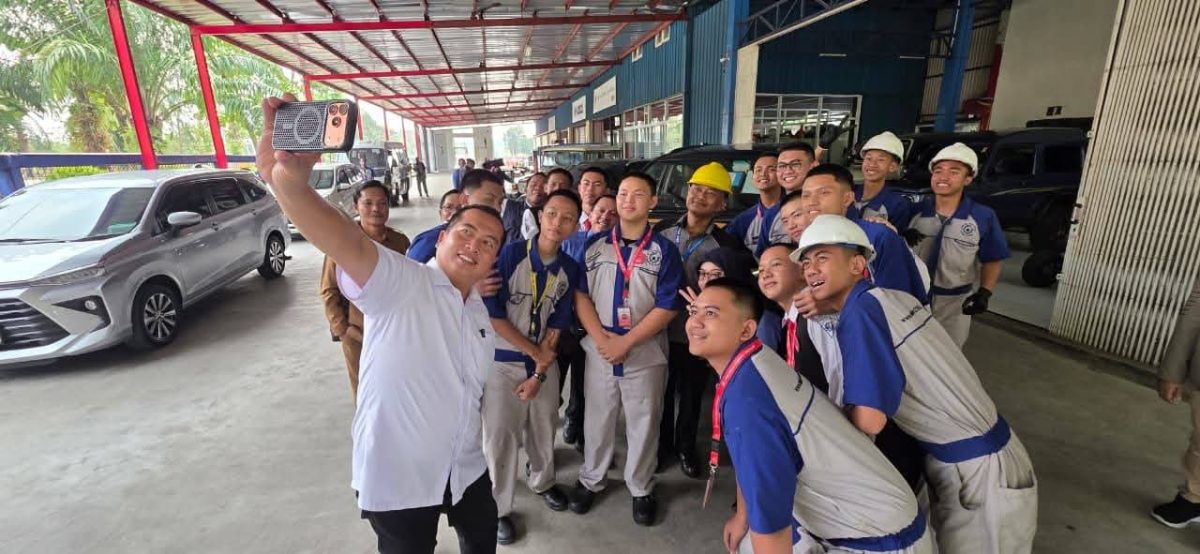 Gubernur NTB bersama siswa SMK di Batam.