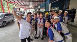 Gubernur NTB bersama siswa SMK di Batam.