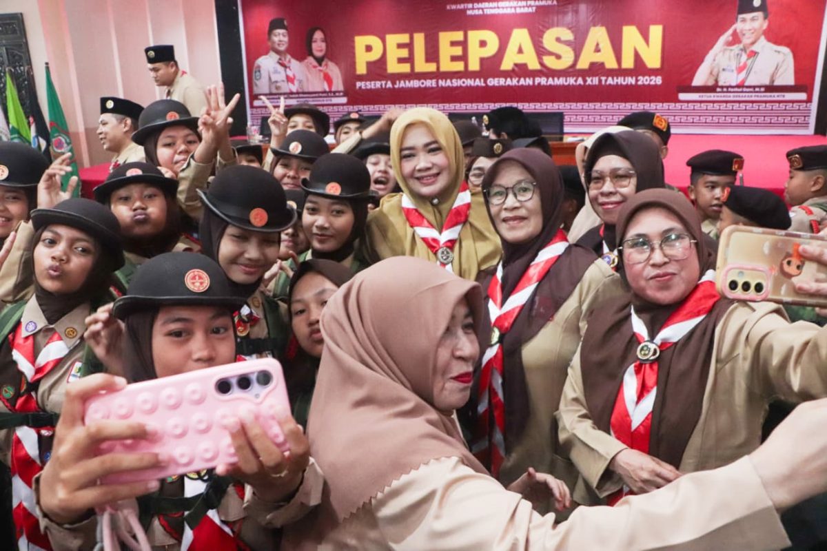 Wagub NTB berfoto bersama peserta Jamnas asal NTB.