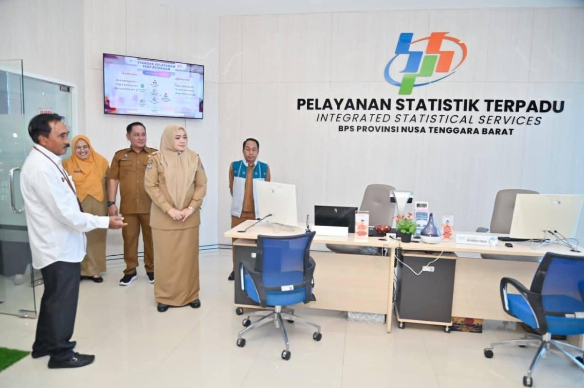 Wagub NTB saat berkunjung ke kantor BPS NTB.