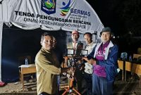 Relawan NTB meninggalkan NTT, usai 2 pekan memberikan pertolongan darurat.
