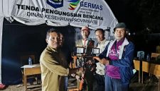 Relawan NTB meninggalkan NTT, usai 2 pekan memberikan pertolongan darurat.