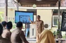 Kepala Museum NTB Ahmad Nuralam menjelaskan mengenai Museum Sade.