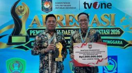 Bupati Lombok Timur Haerul Warisin bersama Sekda Lombok Timur M Juaini Taofik.