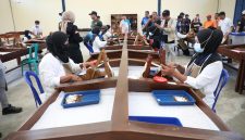 Pekerja di SIHT Barabali, Lombok Tengah.